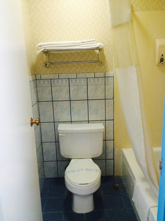 Travelers Inn Lax/ลอว์นเดล ห้อง รูปภาพ