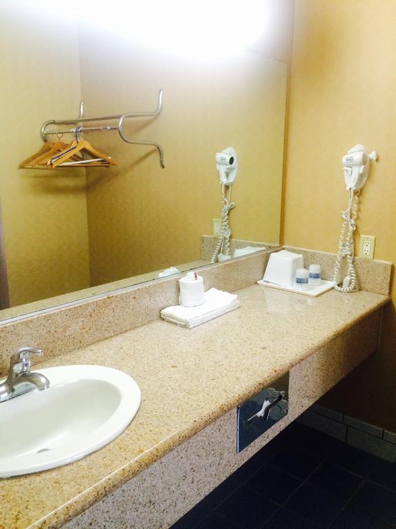 Travelers Inn Lax/ลอว์นเดล ห้อง รูปภาพ