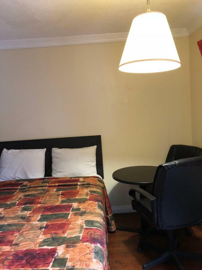 Travelers Inn Lax/ลอว์นเดล ภายนอก รูปภาพ