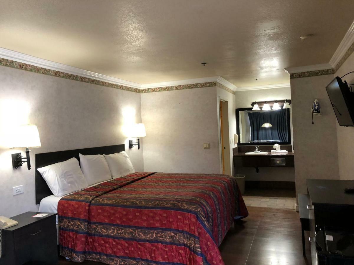 Travelers Inn Lax/ลอว์นเดล ภายนอก รูปภาพ