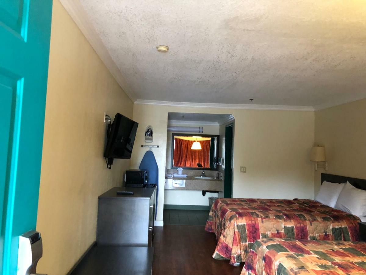 Travelers Inn Lax/ลอว์นเดล ภายนอก รูปภาพ